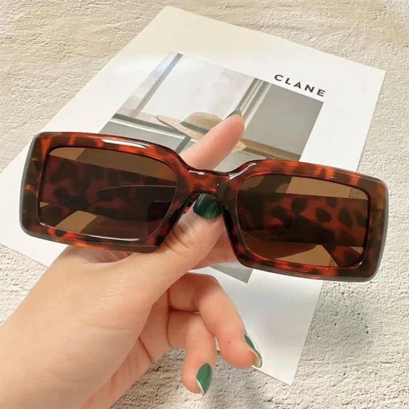 New Small Rectangular Women's  - đánh giá và giá Vintage Outdoor Fashion
