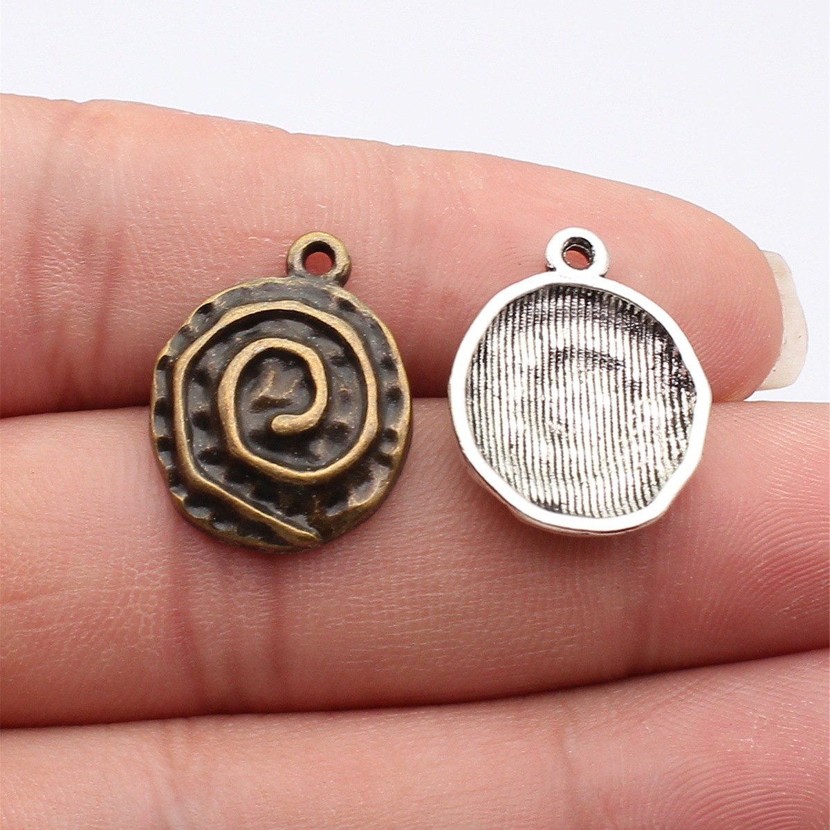 WYSIWYG 10pcs 22x17mm 2 Colors - đánh giá và giá Vintage Fashion Stores